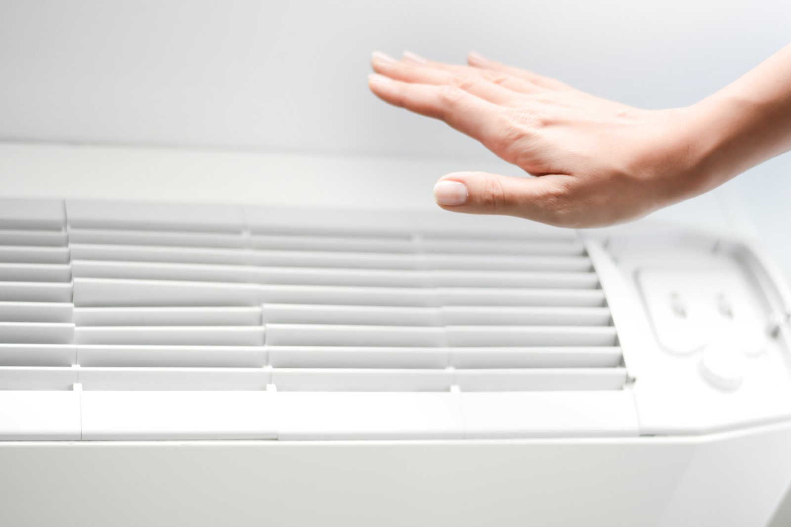 Checking the air flow from a wall-mounted air conditioning unit